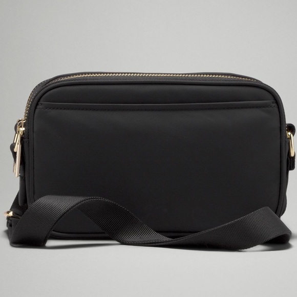 Lululemon Crossbody Camera Bag 2L Black / Gold - Picture 3 of 11